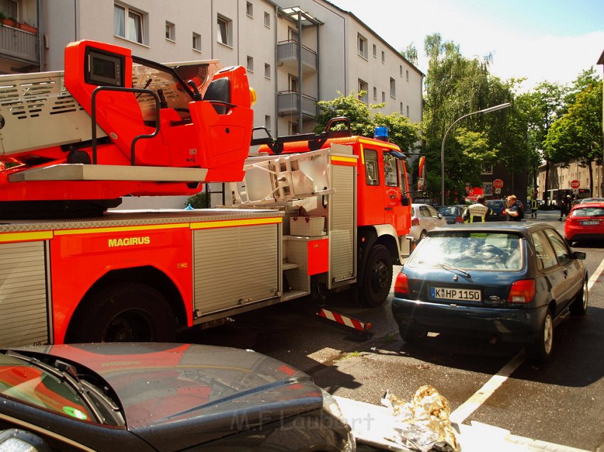 Feuerwehrmann verunglueckt Köln Kalk P27.JPG